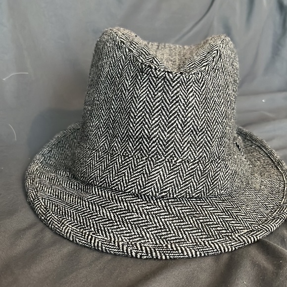 Black and white chevron fedora. Men’s size medium great condition. - Picture 2 of 3